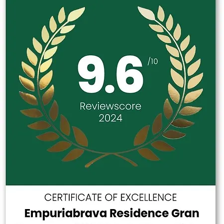 1 Chambre Climatise Avec 3 Piscines A 200 M De La Plage Empuriabrava